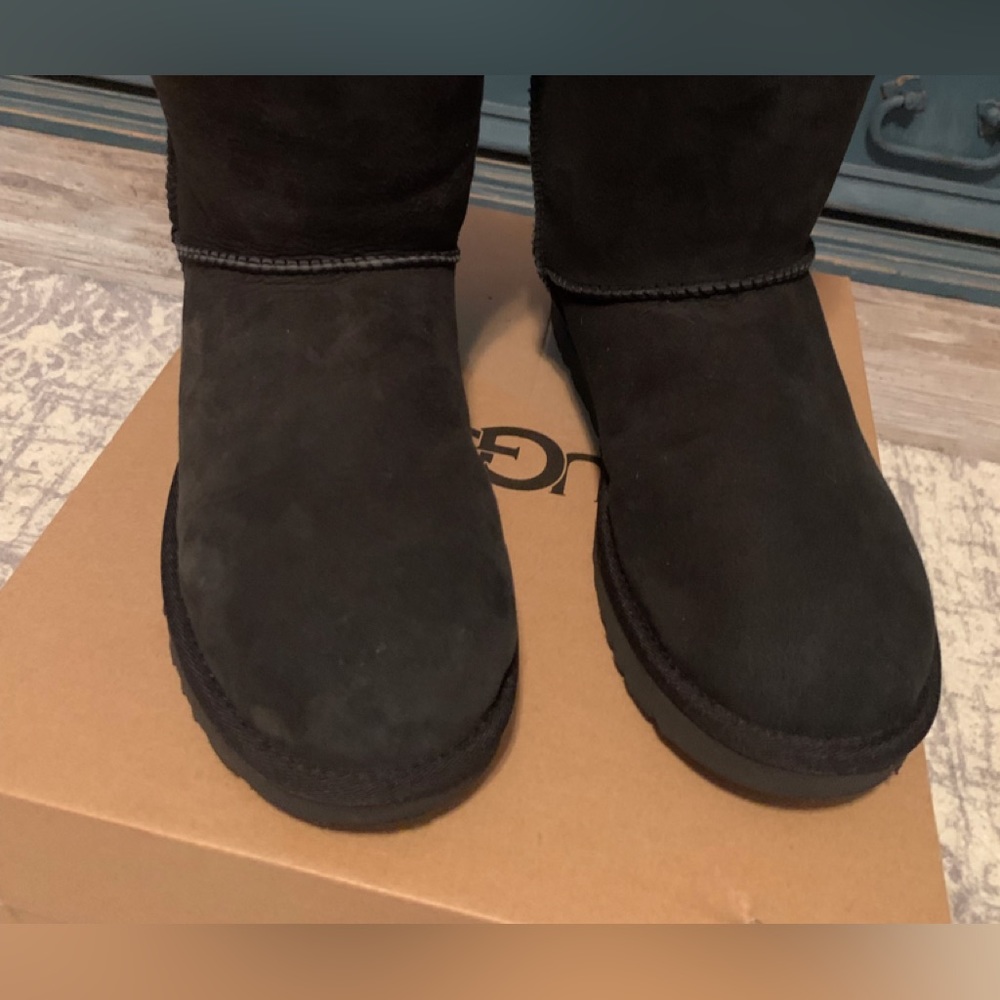 Size 8 UGG Nash Boots